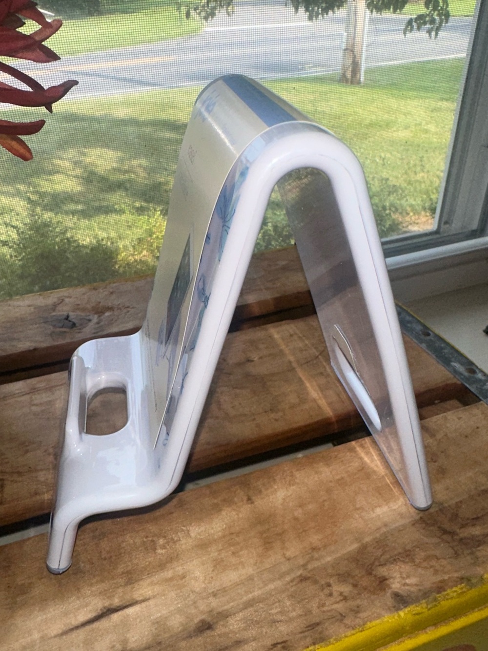 Joie White Tablet/ Phone/Book Easel Stand with Blue Floral Accents - Picture 3 of 4